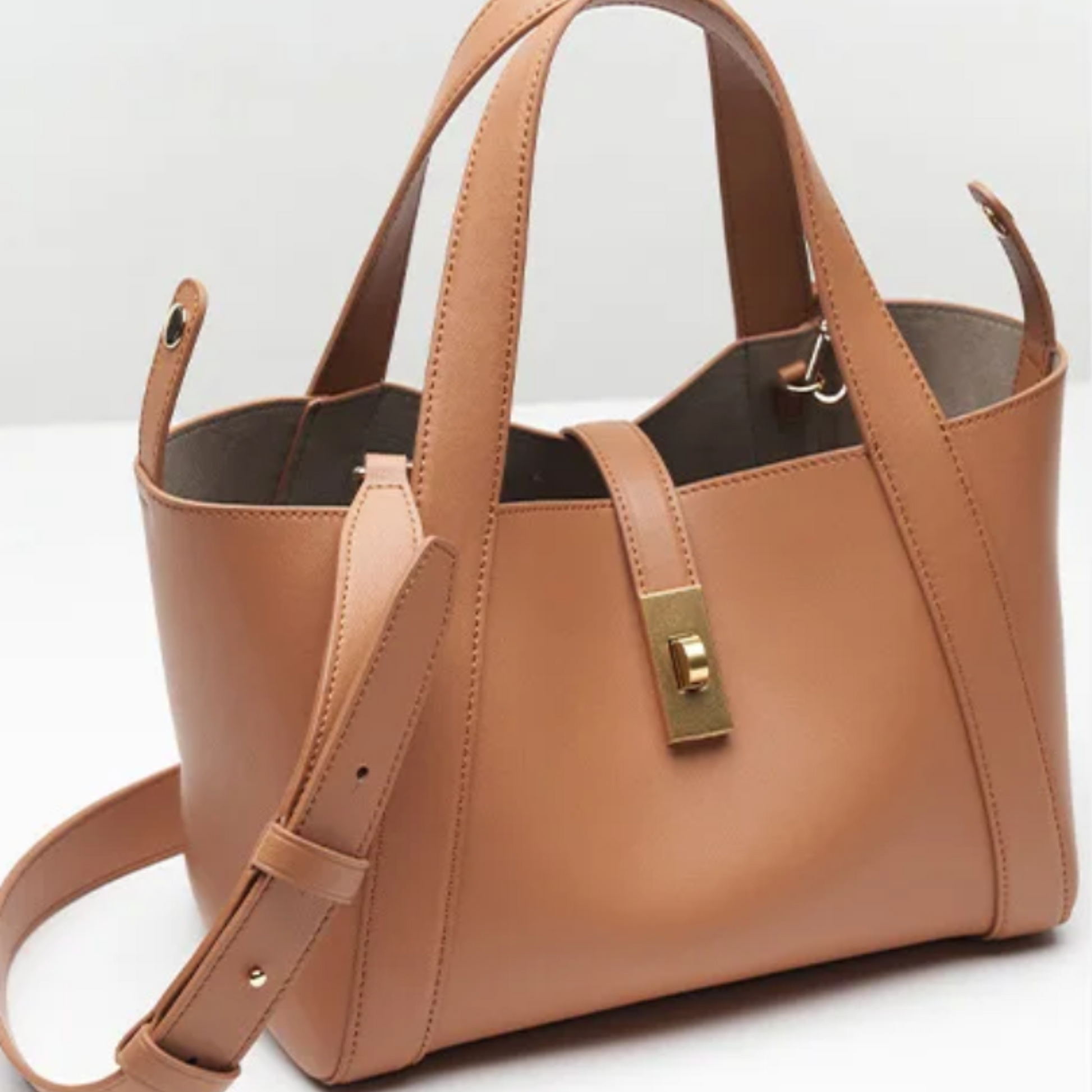 For just $89 with free shipping, this genuine leather tote from Rare Klub is a symbol of sophistication and luxury. Perfect for daily use, travel, and special events. Designed for the modern woman.